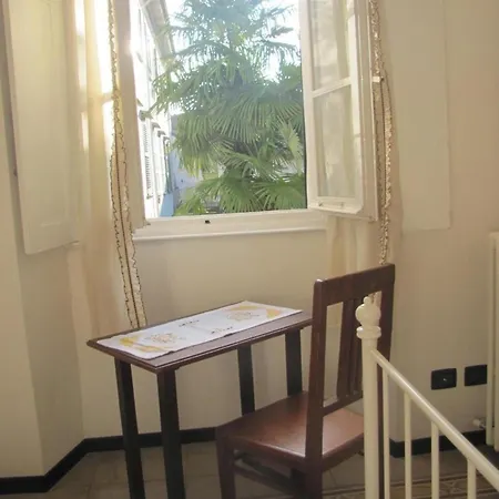 Mit Garten In Einem Alten Haus Apartment Belgirate