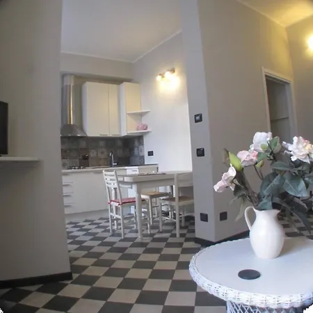 Apartment Mit Garten In Einem Alten Haus