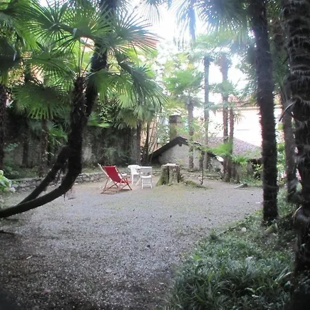 Apartment Mit Garten In Einem Alten Haus